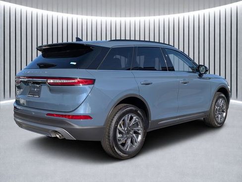 New 2026 Lincoln Corsair Premiere image 3