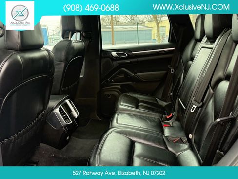 Used 2017 Porsche Cayenne Platinum Edition AWD/4WD image 29