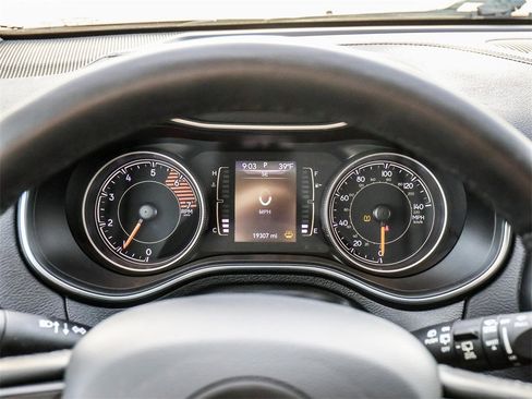 Used 2019 Jeep Cherokee Latitude Plus image 33