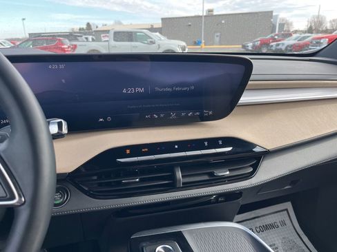 Used 2025 Buick Enclave Preferred image 18