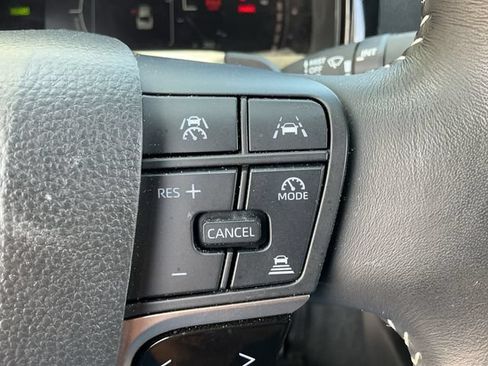 Used 2025 Toyota Camry SE FWD image 15