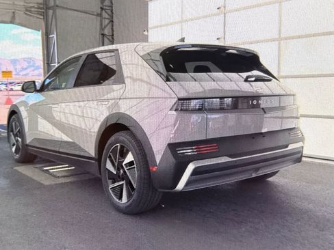 Used 2025 Hyundai Ioniq 5 SE image 3