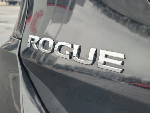 Used 2018 Nissan Rogue SV w/ Premium Package image 6