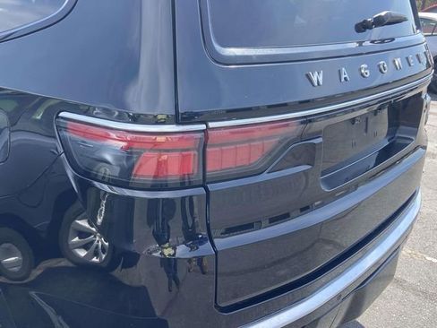 Used 2024 Jeep Wagoneer Series II w/ Flexible Seating Group image 9