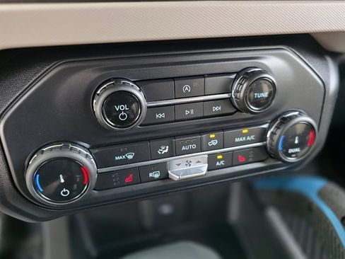 Used 2022 Ford Bronco Wildtrak image 30