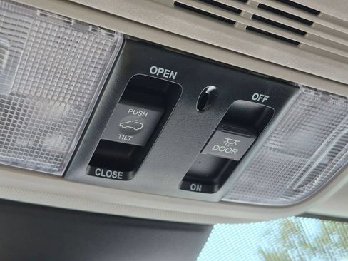Used 2025 Honda Odyssey Elite image 21