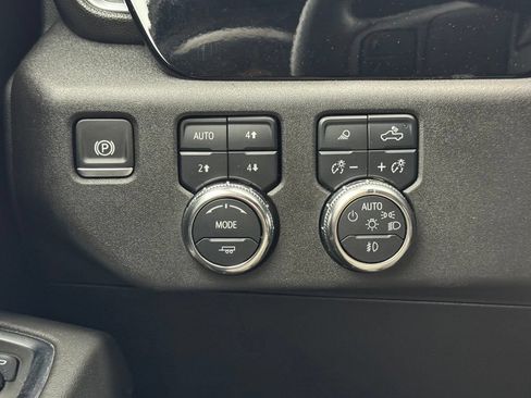 Used 2025 GMC Sierra 3500 SLT AWD/4WD image 21