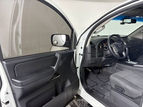 Used 2014 Nissan Titan SV w/ SV Value Truck Package image 11