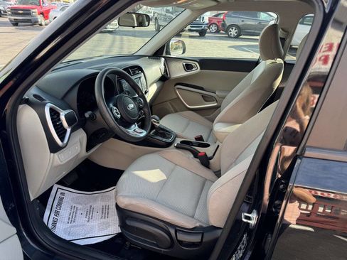 Used 2021 Kia Soul LX image 8