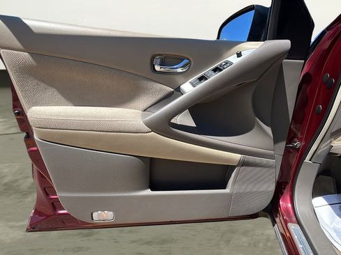 Used 2011 Nissan Murano SV AWD/4WD image 16