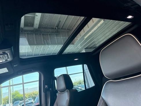 Used 2023 GMC Yukon SLT w/ SLT Premium Package RWD image 9