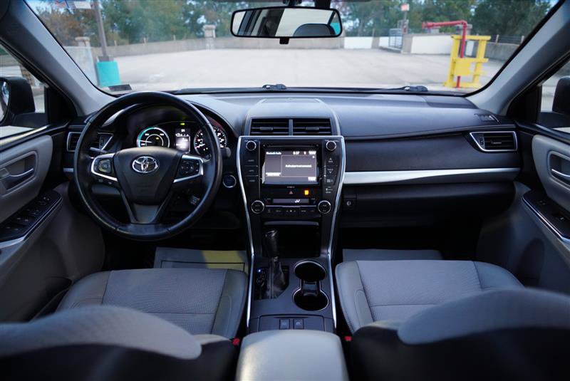 Used 2017 Toyota Camry SE w/ Moonroof Package FWD image 30