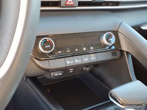 Used 2023 Hyundai Elantra SEL image 23