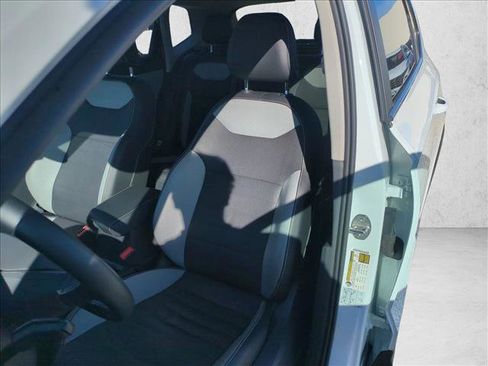 Used 2022 Volkswagen Taos SEL w/ Panoramic Sunroof Package image 16