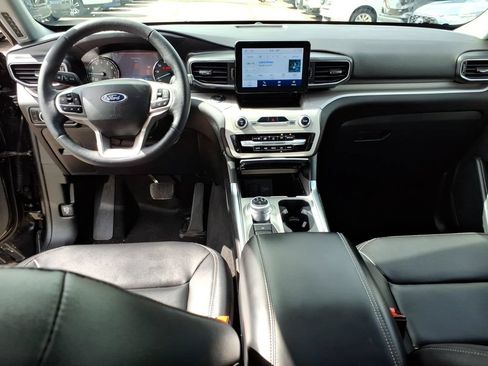 Used 2023 Ford Explorer XLT w/ Equipment Group 202A AWD/4WD image 14