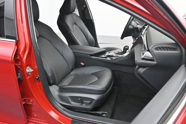 Used 2019 Toyota Camry XSE FWD image 29
