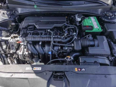 Used 2022 Hyundai Elantra SE w/ Cargo Package FWD image 26