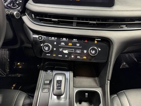 Used 2024 INFINITI QX60 Pure AWD/4WD image 3