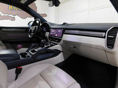 Used 2021 Porsche Cayenne GTS image 96