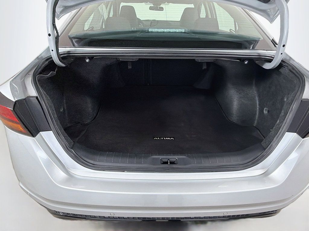 Used 2025 Nissan Altima 2.5 SR AWD/4WD image 11