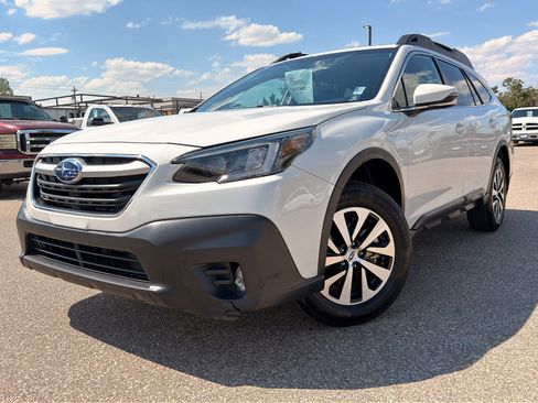 Used 2022 Subaru Outback Premium AWD/4WD image 1