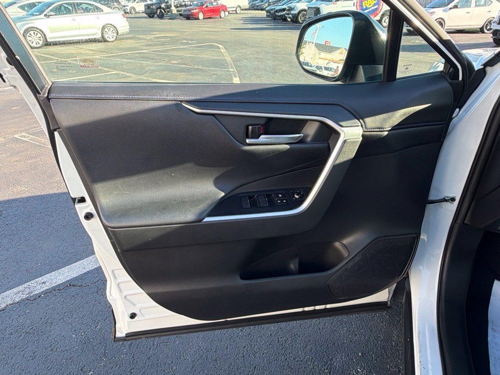 Used 2019 Toyota RAV4 XSE w/ XSE Weather Package AWD/4WD image 27