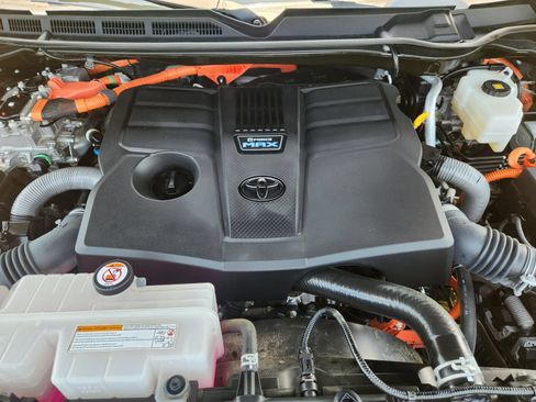 Used 2024 Toyota Tundra Limited AWD/4WD image 34