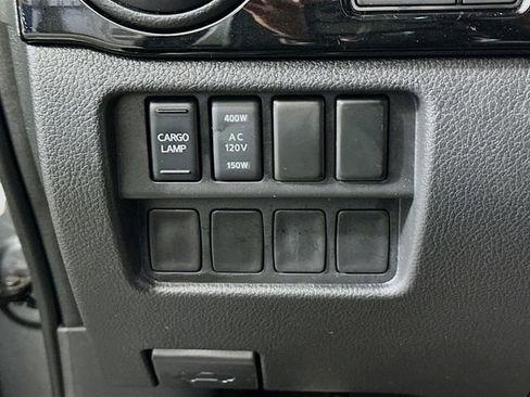 Used 2024 Nissan Titan SV w/ SV Convenience Package image 11