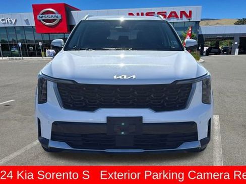 Used 2024 Kia Sorento S image 8