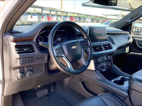 Used 2023 Chevrolet Suburban Premier image 17