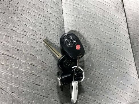 Used 2018 Toyota Sienna LE FWD image 31