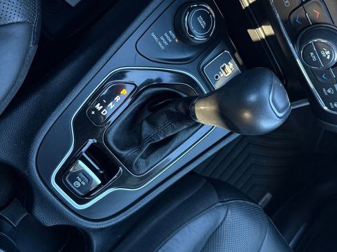 Used 2019 Jeep Cherokee Limited image 28