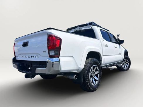 Used 2018 Toyota Tacoma SR5 RWD image 4