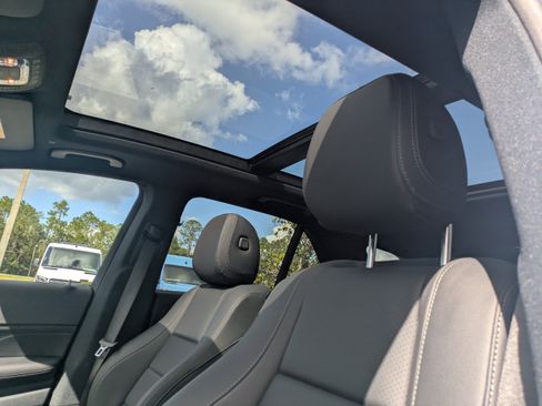 Certified 2025 Mercedes-Benz GLE 450e 4MATIC image 4