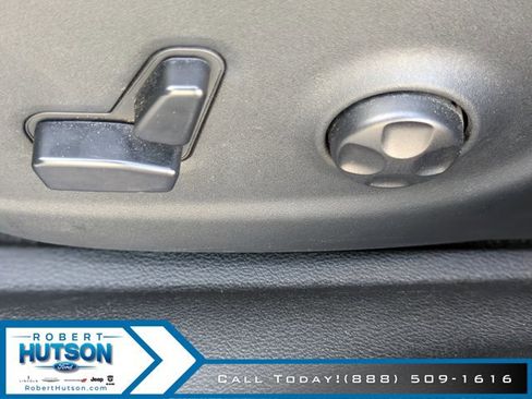 Used 2019 Jeep Cherokee Latitude Plus w/ Comfort/Convenience Group image 17