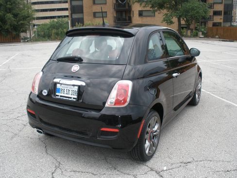 Used 2017 FIAT 500 Pop w/ Sport Appearance Package FWD image 10