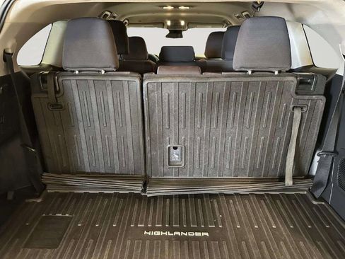 Used 2021 Toyota Highlander L AWD/4WD image 22