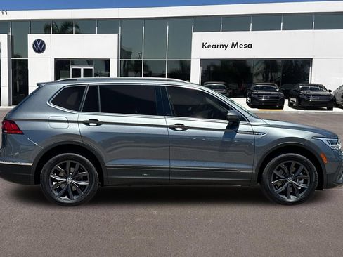 Used 2022 Volkswagen Tiguan SE FWD image 3