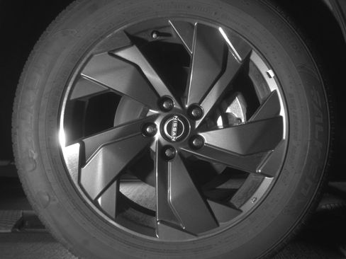 Used 2025 Nissan Rogue SV FWD image 13