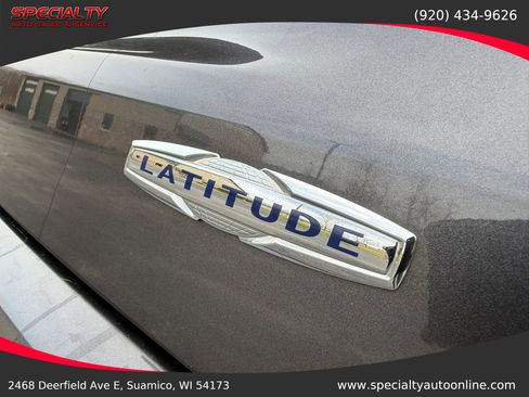 Used 2018 Jeep Compass Latitude w/ Cold Weather Group AWD/4WD image 12