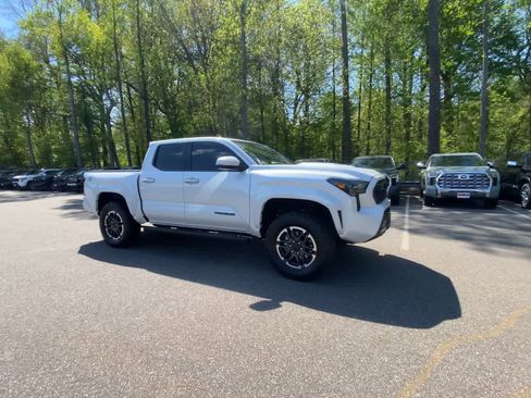 Used 2024 Toyota Tacoma TRD Sport w/ TRD Sport Upgrade Package AWD/4WD image 12