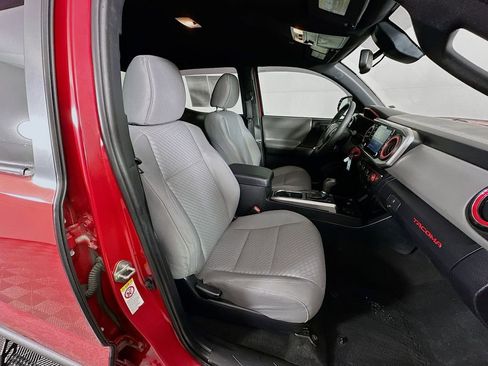 Used 2020 Toyota Tacoma SR5 image 33