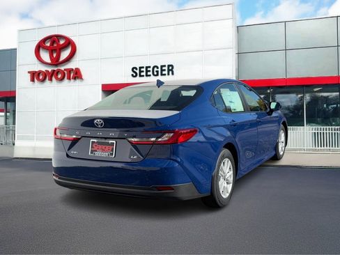 New 2026 Toyota Camry Hybrid FWD image 3