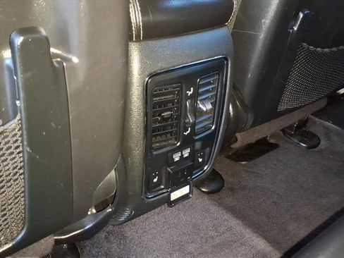 Used 2017 Jeep Grand Cherokee Limited image 13