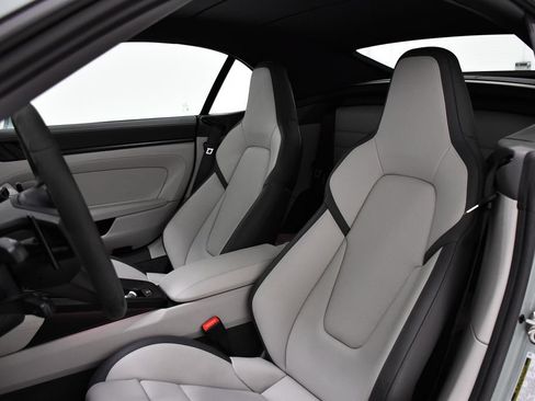 Used 2026 Porsche 911 Carrera 4 GTS AWD/4WD image 19
