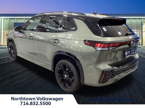 Used 2025 Volkswagen Tiguan SE R-Line AWD/4WD image 3