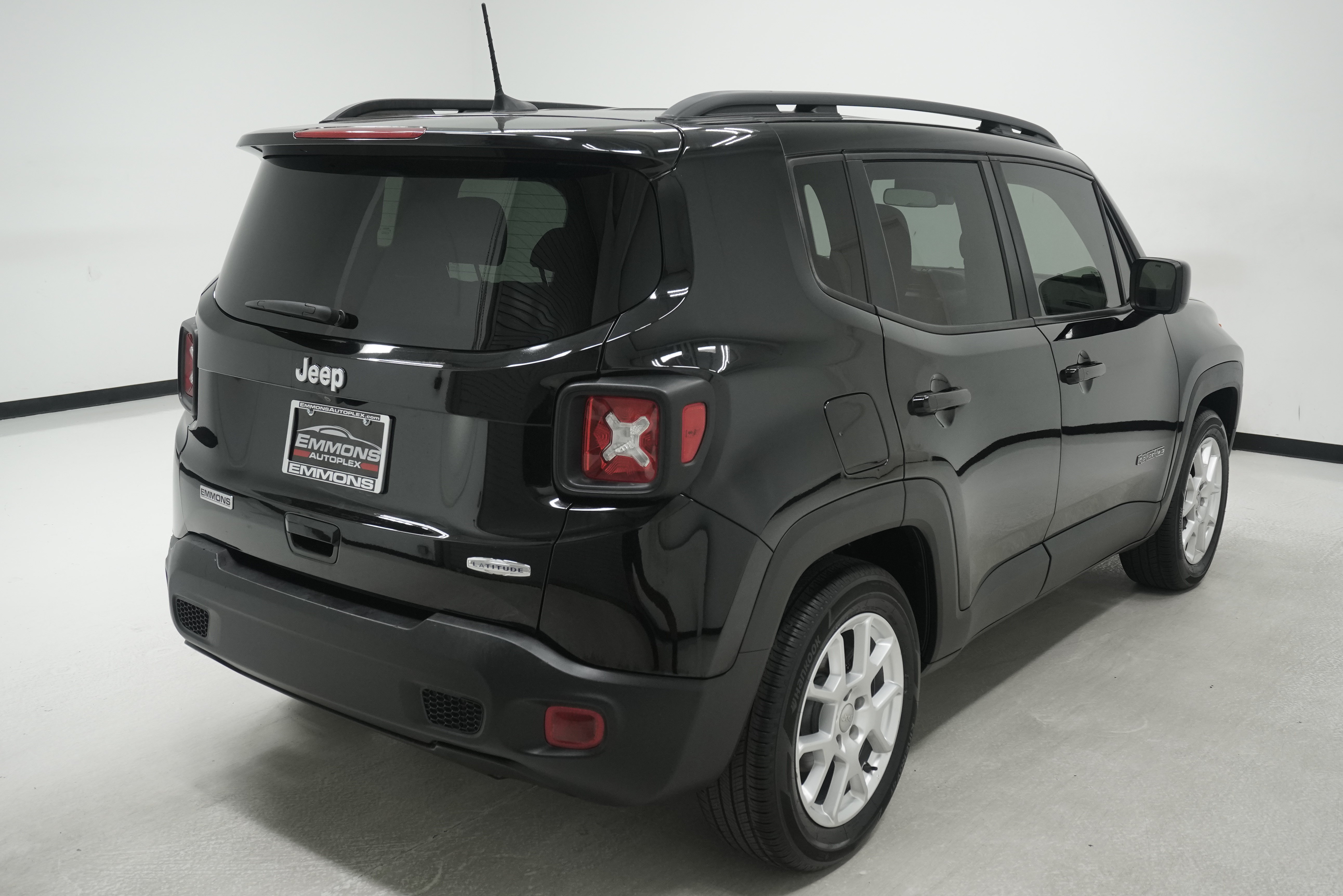 Used 2020 Jeep Renegade Latitude FWD image 4