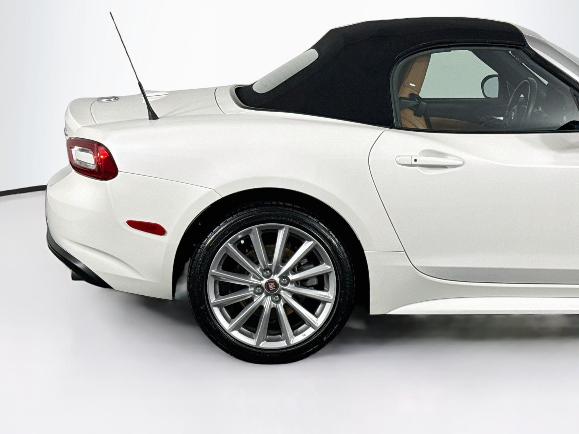 Used 2018 FIAT 124 Spider Lusso w/ Navigation & Sound Group RWD image 40