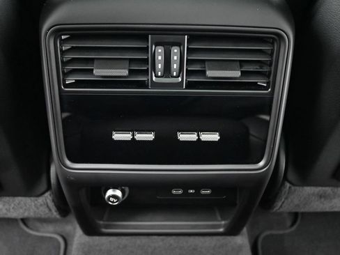 Certified 2026 Porsche Cayenne AWD/4WD image 8