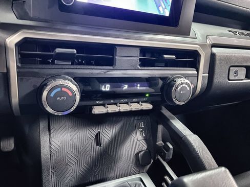 Used 2024 Toyota Tacoma TRD Off-Road AWD/4WD image 31